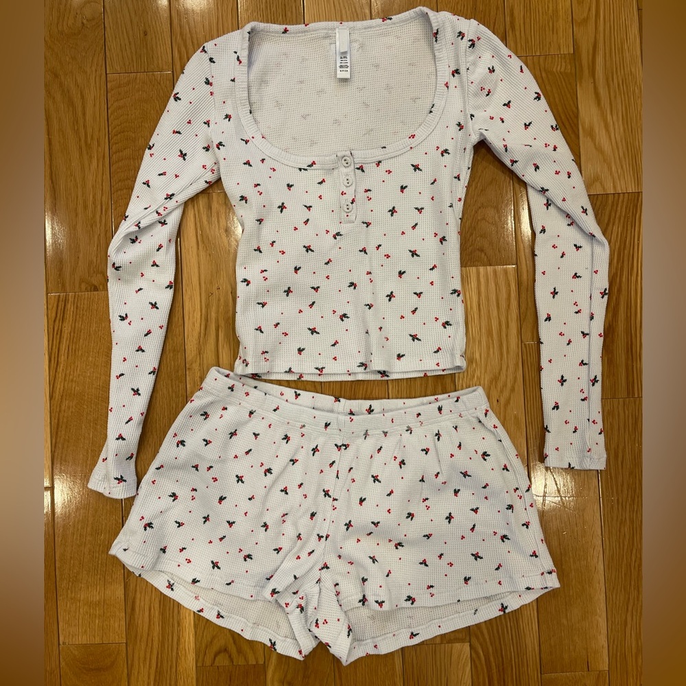 skims 2 piece holiday pj set